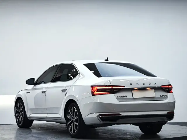 Skoda Superb — Фото автомобиля 6