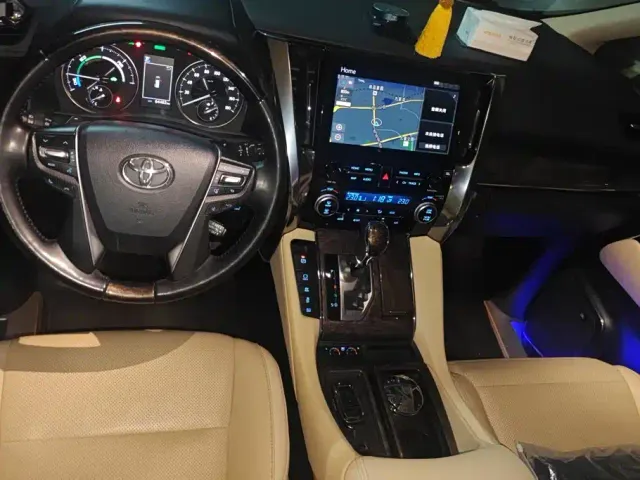 Toyota Alphard — Фото автомобиля 11