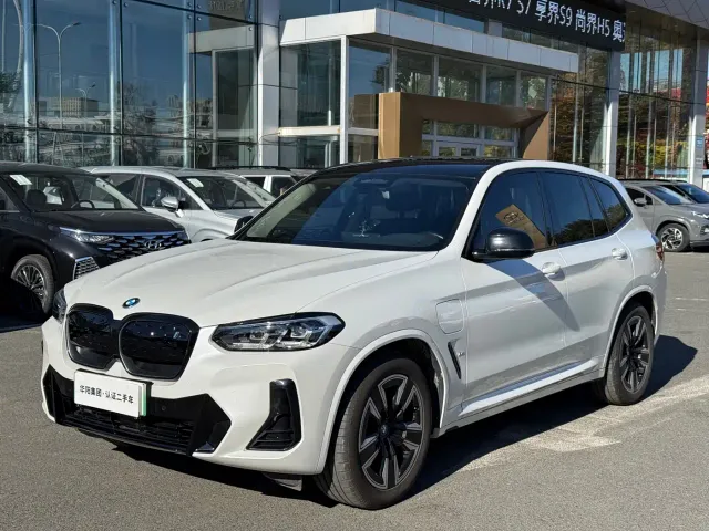 Фотография автомобиля — BMW iX3
