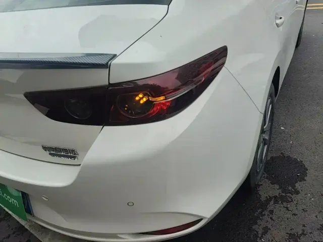 Mazda Axela — Фото автомобиля 7