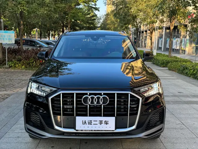 Audi Q7 — Фото автомобиля 2