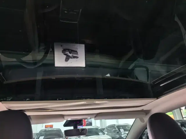 Tesla Model Y — Фото автомобиля 17