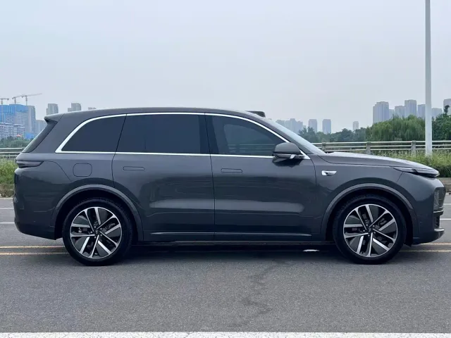 Li Auto L8 — Фото автомобиля 4