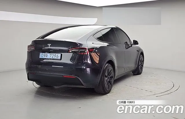 Tesla Model Y — Фото автомобиля 2