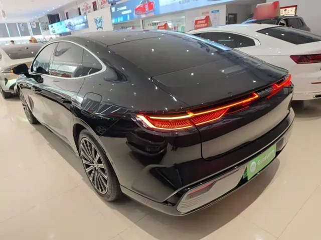 Geely Galaxy Xingyao 8 — Фото автомобиля 4