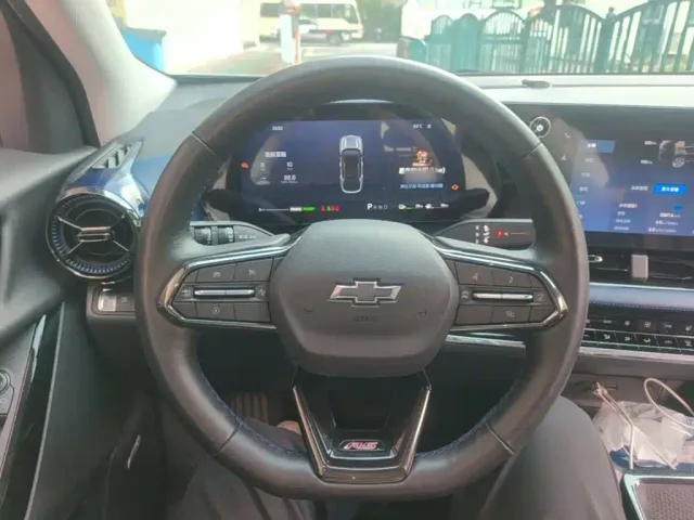 Chevrolet Equinox Plus — Фото автомобиля 10