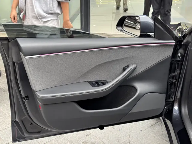 Tesla Model 3 — Фото автомобиля 15