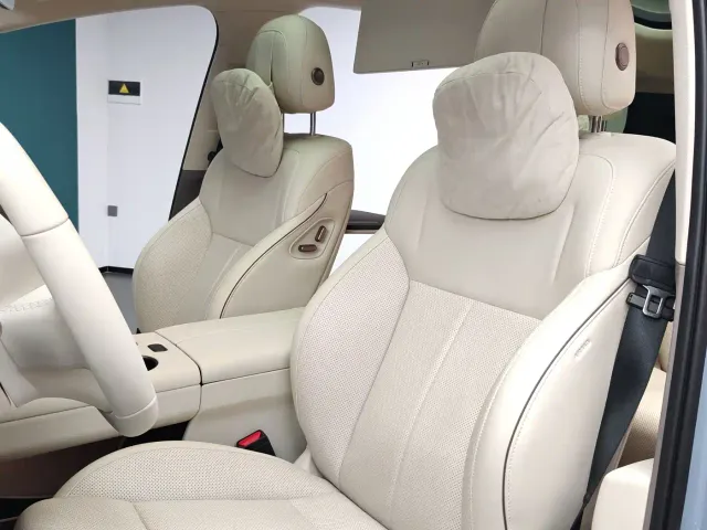 Li Auto i8 — Фото автомобиля 19
