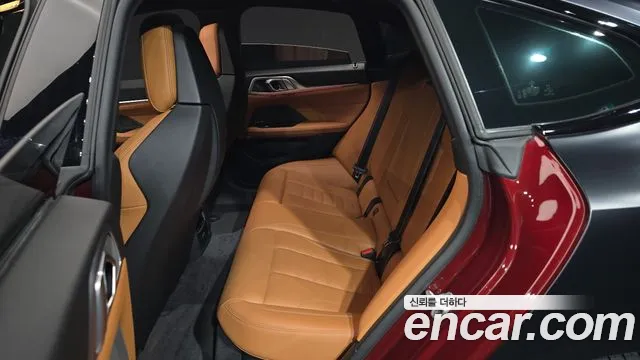 BMW i4 — Фото автомобиля 10