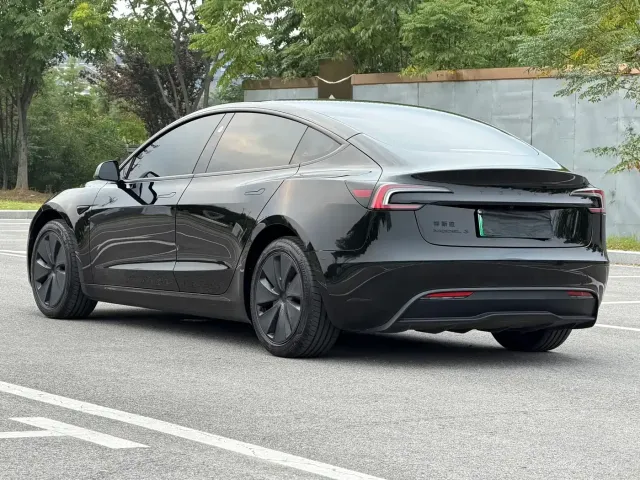 Tesla Model 3 — Фото автомобиля 3