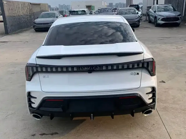 Lynk & Co 03 — Фото автомобиля 18