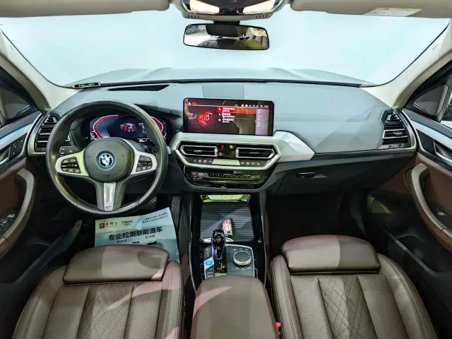 BMW iX3 — Фото автомобиля 17