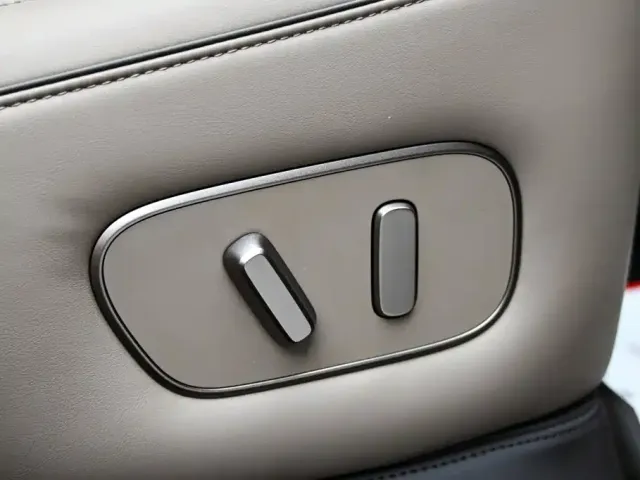 Li Auto Li Auto i6 2025 2WD Base Model — Фото автомобиля 26