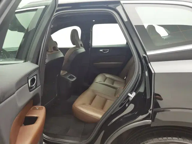 Volvo XC60 — Фото автомобиля 15