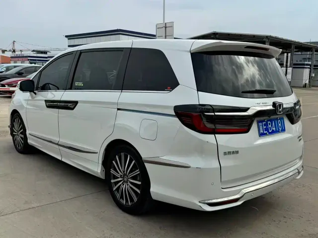 Honda Elysion — Фото автомобиля 4