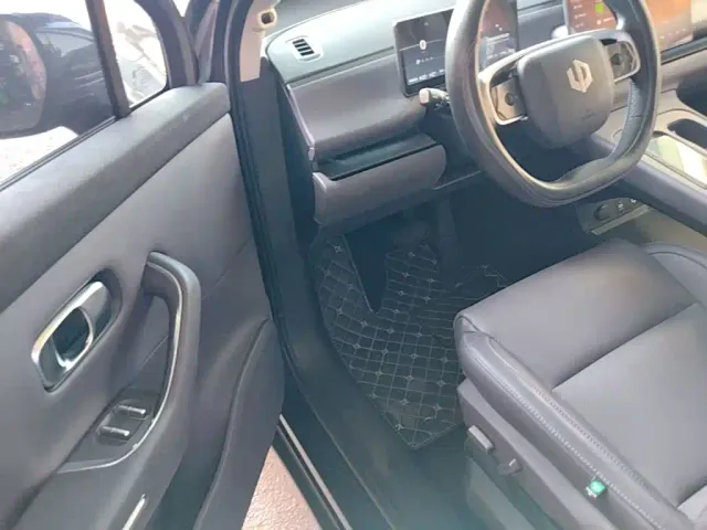 Leapmotor C10 — Фото автомобиля 15