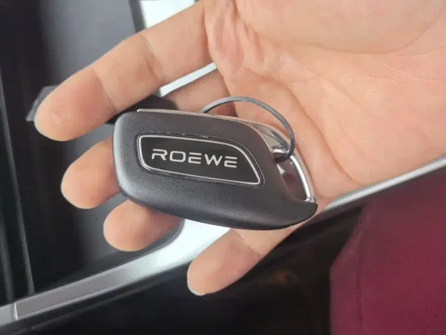 Roewe RX5 — Фото автомобиля 9