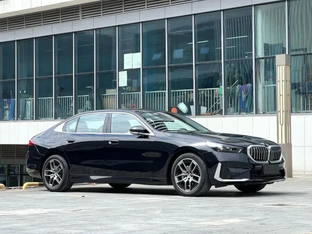 BMW 5 Series — Фото автомобиля 2