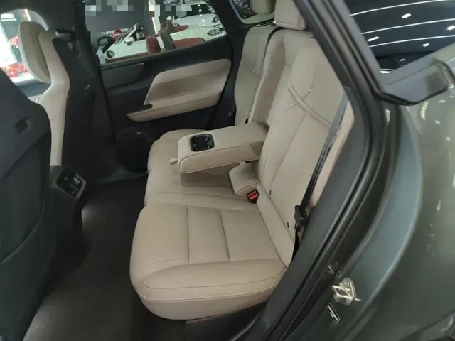 Volvo XC70 Plug-in Hybrid — Фото автомобиля 16