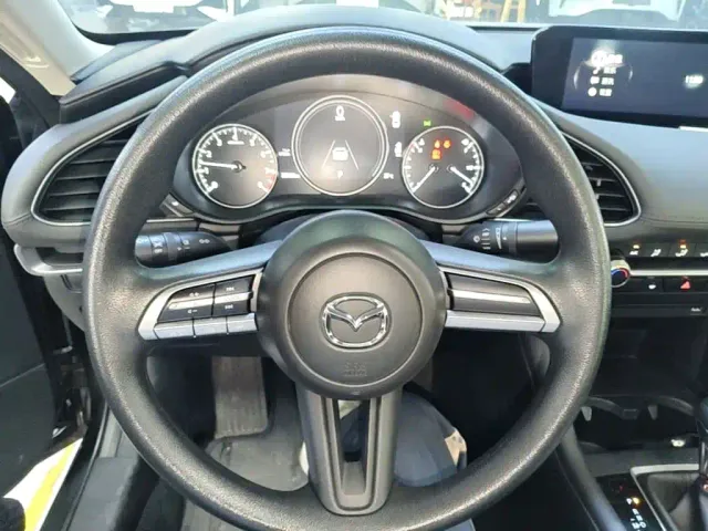 Mazda Axela — Фото автомобиля 10