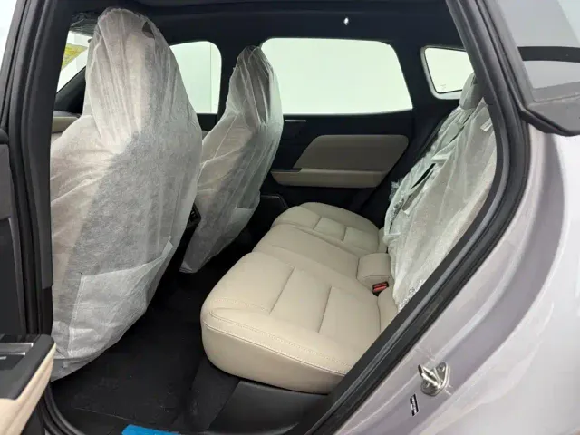 Volvo XC70 Plug-in Hybrid — Фото автомобиля 11