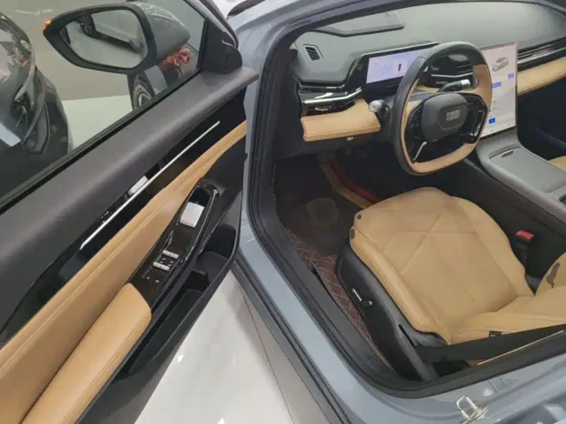 Geely Galaxy Galaxy L6 2024 125km PLUS Soaring Dragon Edition — Фото автомобиля 15