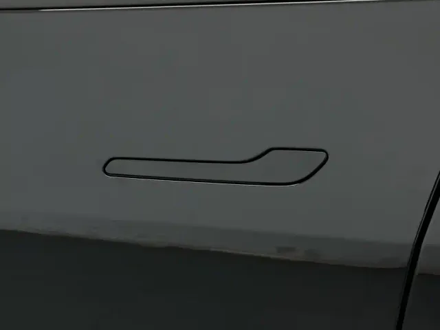 Tesla Model Y — Фото автомобиля 18