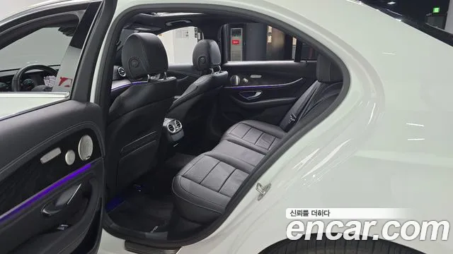 Mercedes-Benz E-Class — Фото автомобиля 11