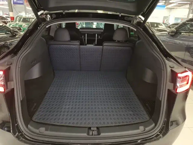 Tesla Model Y — Фото автомобиля 18