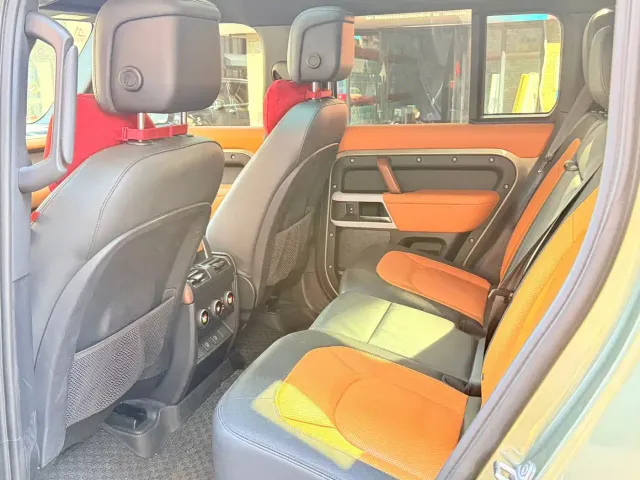 Land Rover Defender — Фото автомобиля 6
