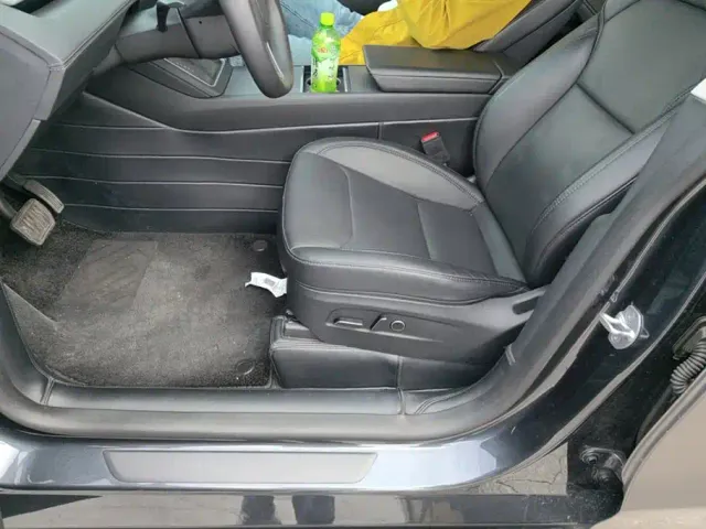 Tesla Model Y — Фото автомобиля 9