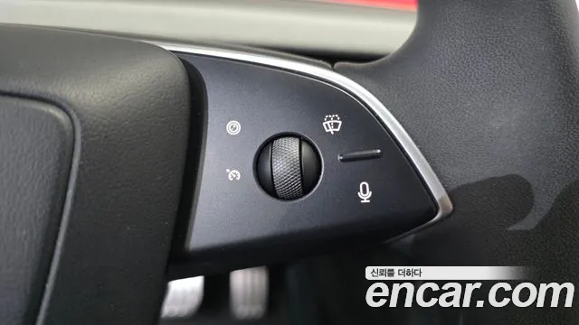 Tesla Model 3 — Фото автомобиля 24