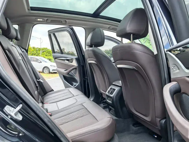 BMW iX3 — Фото автомобиля 11