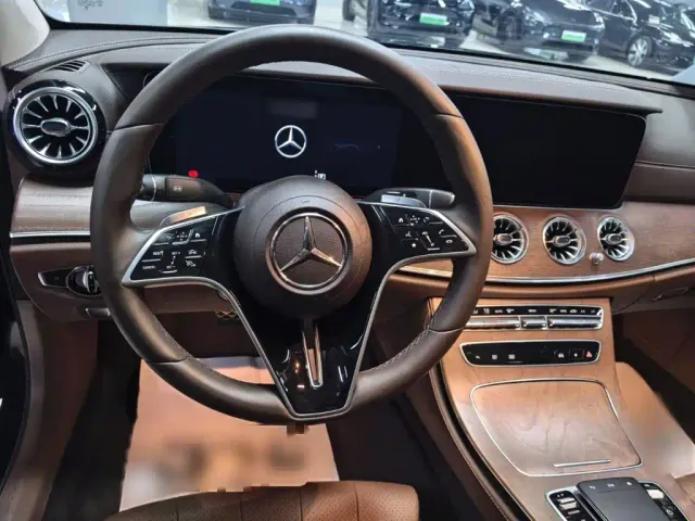 Mercedes-Benz E-Class — Фото автомобиля 8