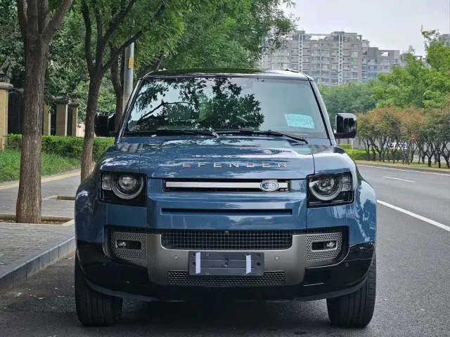 Land Rover Defender — Фото автомобиля 4