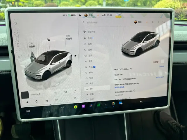 Tesla Model Y — Фото автомобиля 10