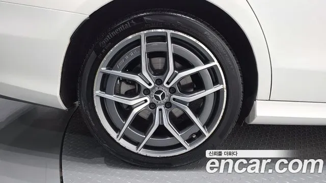 Mercedes-Benz E-Class — Фото автомобиля 5