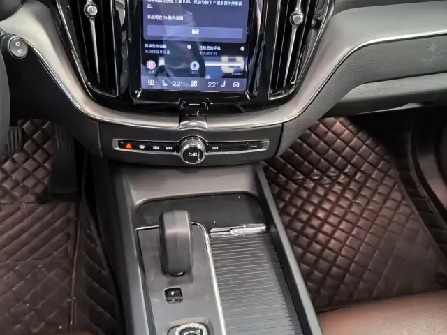 Volvo XC60 — Фото автомобиля 9