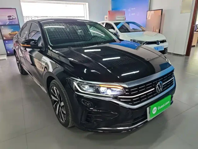 Volkswagen Passat — Фото автомобиля 3