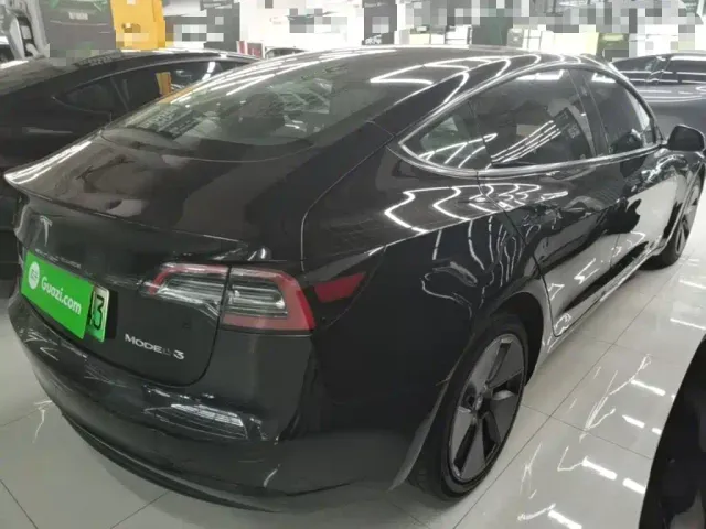 Tesla Model 3 — Фото автомобиля 5