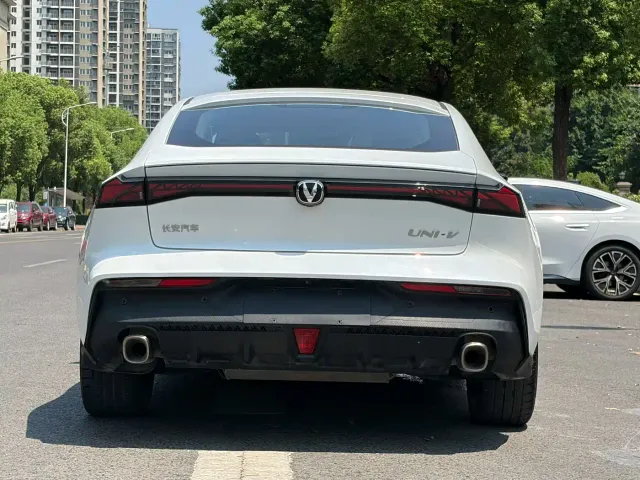 Changan UNI-V — Фото автомобиля 8
