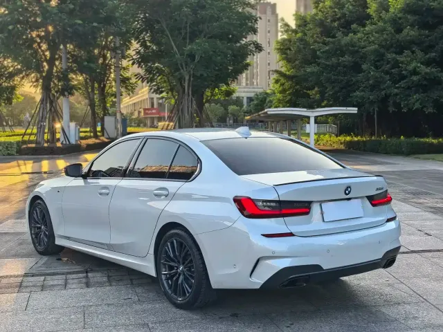 BMW BMW 3 Series 2022 325i M Sport Shadow Edition — Фото автомобиля 6