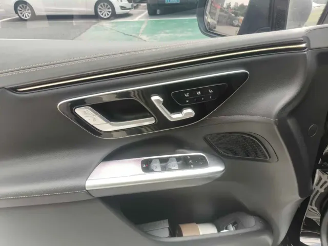 Mercedes-Benz EQE SUV — Фото автомобиля 17