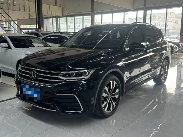 Фотография автомобиля — Volkswagen Tiguan L