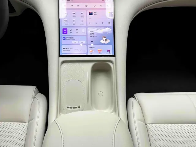 IM Motors LS6 — Фото автомобиля 16