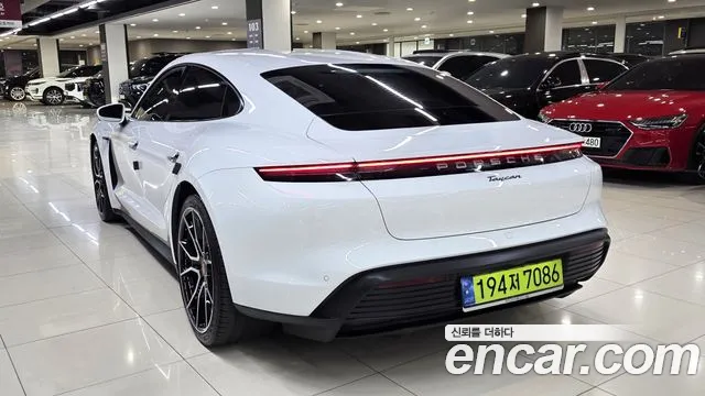 Porsche Taycan — Фото автомобиля 6