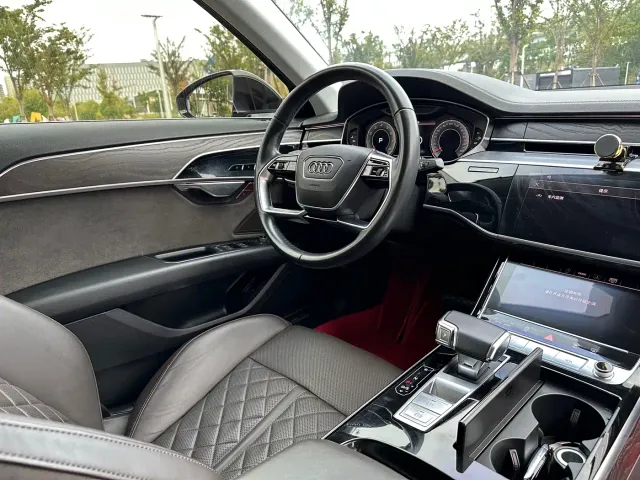Audi A8 — Фото автомобиля 12