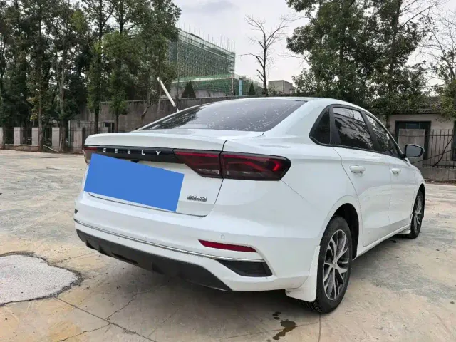 Geely Emgrand — Фото автомобиля 9