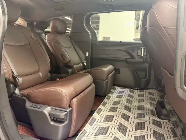 Toyota Sienna — Фото автомобиля 16
