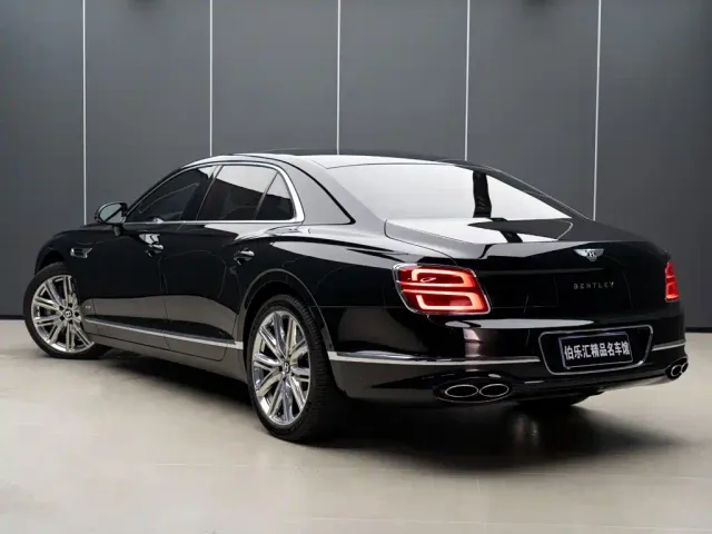 Bentley Flying Spur — Фото автомобиля 4